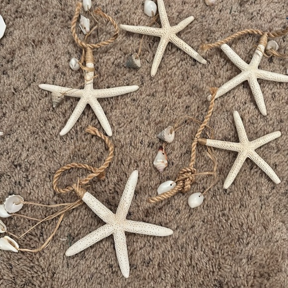 Christmas Tree Seashell Starfish Sand Dollar Ornaments and Garland - Picture 3 of 8